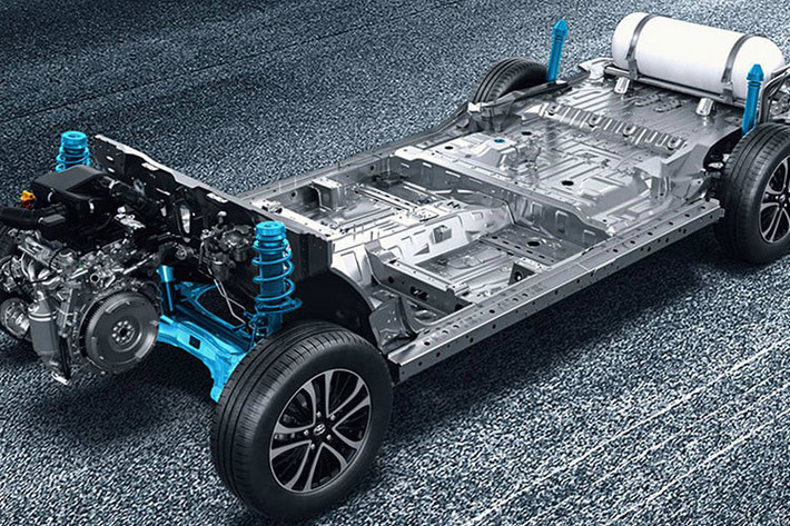 Toyota Rumion 2023 sở hữu 2 tùy chọn động cơ dùng chung với Suzuki Ertiga. Đầu tiên là động cơ xăng 4 xi-lanh, dung tích 1.5L, sản sinh công suất tối đa 103 mã lực và mô-men xoắn cực đại 137 Nm, đi với hộp số sàn 5 cấp hoặc tự động 6 cấp. Thứ hai là động cơ dùng khí nén thiên nhiên CNG với 4 xi-lanh, dung tích 1.5L, tạo ra công suất tối đa 88 mã lực và mô-men xoắn cực đại 121,5 Nm, đi với hộp số sàn 5 cấp.