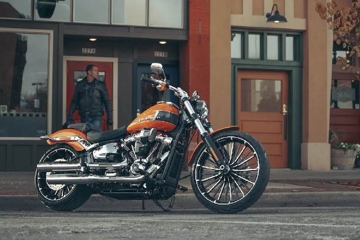 Mới đây Harley-Davidson Việt Nam đã ấn định thời gian giới thiệu các mẫu xe trong bộ sưu tập kỷ niệm 120 năm của thương hiệu vào ngày 5/7/2023 dành cho khách mời đặc biệt và từ ngày 8/7 các mẫu xe mới sẽ được trưng bày tại showroom Harley-Davidson trên toàn quốc.