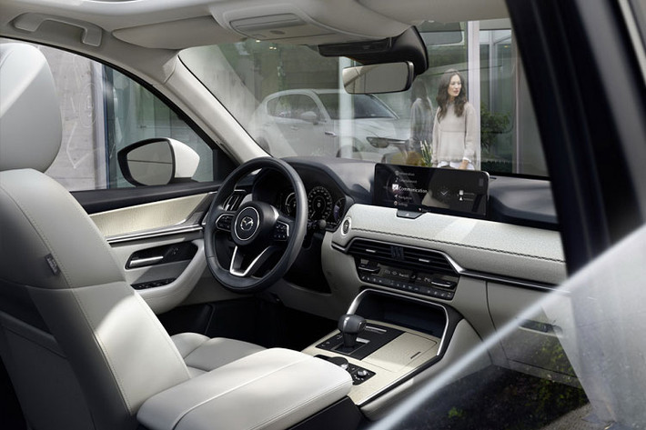 "Xu hướng SUV vẫn đang tiếp tục và thậm chí còn hơn thế nữa. Đối với Mazda, đó là thứ đang bán chạy nhất", ông Joachim Kunz - Giám đốc Kỹ thuật và Phát triển Mazda châu Âu cho biết.