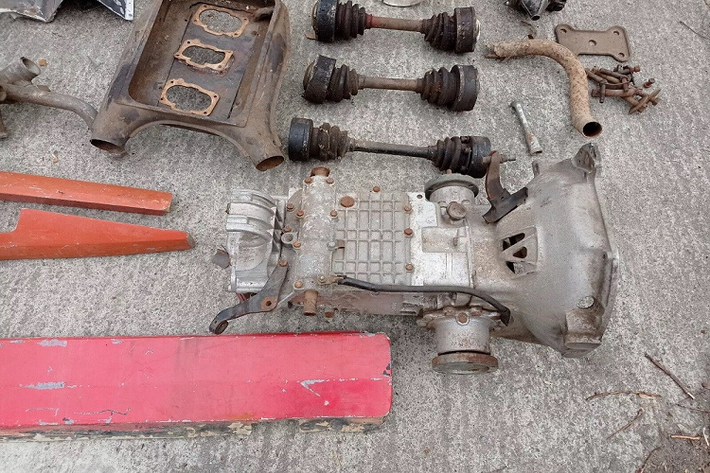 Chiếc Maserati Merak này vẫn đi kèm giấy tờ gốc và được nhập khẩu hợp pháp từ Mỹ về châu Âu. Người sở hữu chiếc xe này cũng đã thanh toán toàn bộ chi phí hải quan.