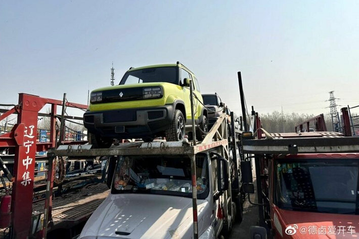 Gần đây, chiếc Baojun Yep 2023 chạy điện, hay còn có tên ở thị trường Trung Quốc là Yueye, là 1 sản phẩm do liên doanh SAIC- General Motors - Wuling tạo ra đã bị bắt gặp đang nằm trên xe lồng, nhanh chóng nhận được sự quan tâm của khách hàng nước này. Đây là lần hiếm hoi người ta được nhìn thấy số lượng xe Baojun Yep 2023 đông và nhiều màu sắc đến như vậy.