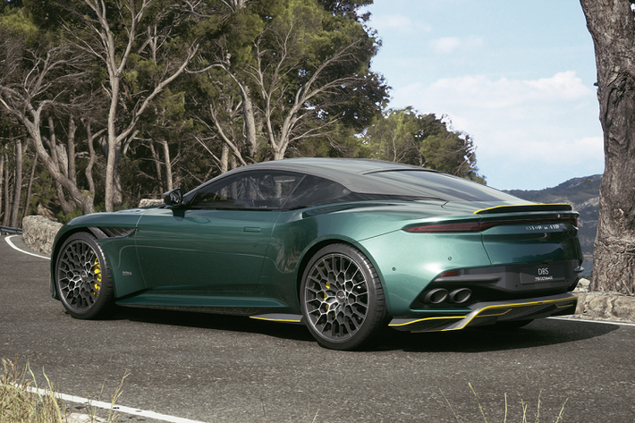Mỗi chủ xe có thể cá nhân hóa chiếc grand tourer đầu bảng của Aston Martin bằng việc lựa chọn nhiều kiểu phối khác nhau về màu sơn, viền trang trí, màu kẹp phanh, ống xả...