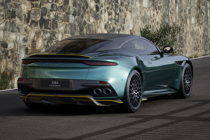 Siêu xe Aston Martin DBS 770 Ultimate sẽ được sản xuất giới hạn 499 chiếc, bao gồm 300 chiếc phiên bản Coupe và 199 chiếc phiên bản Volante. Tất cả đều đã được bán hết.