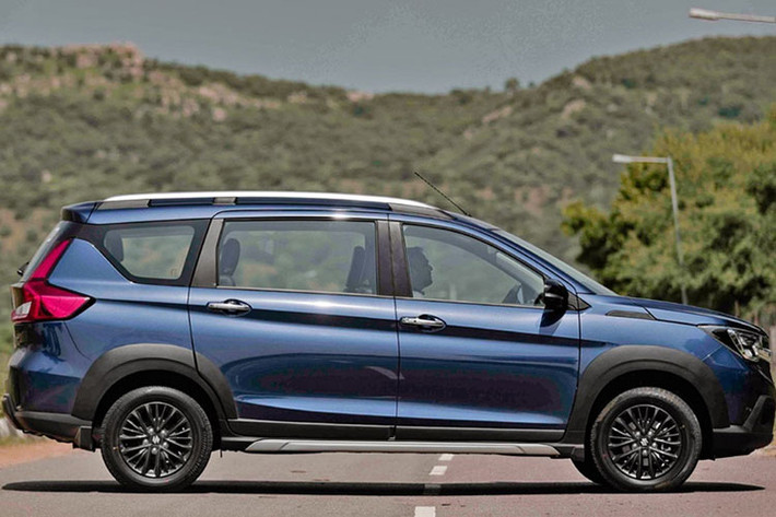Theo đó, thay đổi của mẫu xe MPV Suzuki XL7 Hybrid 2024 sẽ chủ yếu tập trung ở khu vực ngoại thất. Tại đây, xe sẽ được bổ sung lưới tản nhiệt màu đen mới, đèn pha LED và dải đèn LED định vị ban ngày DRL. Đèn pha của xe sẽ có thêm tính năng tự động bật/tắt với cảm biến ánh sáng và thêm tính năng chờ dẫn đường (Guide Me Home) mới