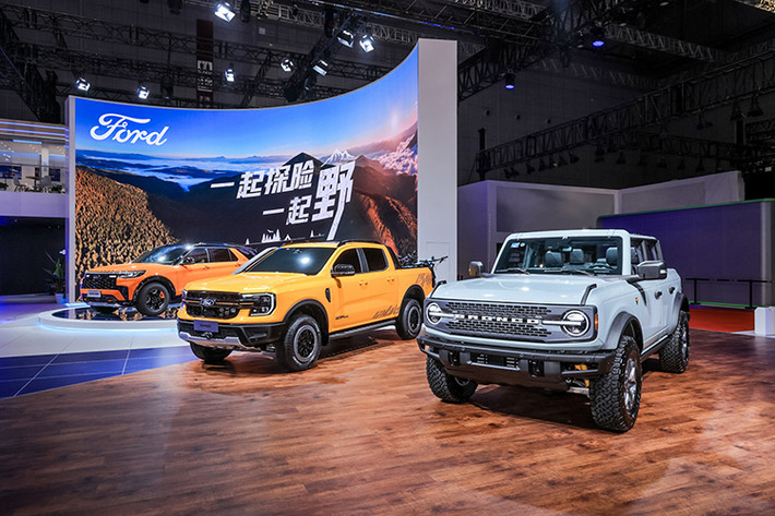 Tại triển lãm ô tô Thượng Hải 2023, Jiangling Ford đã mang đến mẫu Ford Ranger thế hệ mới được lắp ráp nội địa, với những thay đổi nhỏ so với các xe Ford Ranger 2023 mới đang bán ở nhiều thị trường thế giới hiện nay, trong đó có cả Việt Nam.