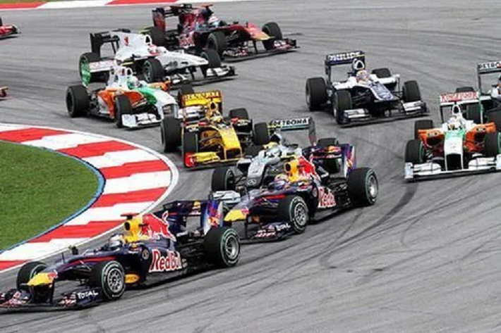 Từ danh hiệu đầu tiên giành được với Graham Hill và Lotus vào năm 1968 cho đến danh hiệu gần đây nhất của Michael Schumacher và Benetton vào năm 1994, Ford đã góp mặt trong 10 chức vô địch dành cho nhà chế tạo và 13 chức vô địch dành cho các tay đua, giúp Blue Oval trở thành nhà sản xuất động cơ thành công thứ 3 trong lịch sử giải đua Formula 1.