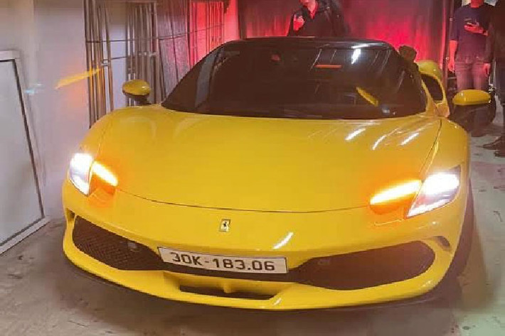 Hiện chưa rõ chi phí lăn bánh của xe, chỉ biết rằng, giá xe Ferrari 296 GTB về Việt Nam từ hơn 21 tỷ đồng, chưa bao gồm các tùy chọn và chi phí lăn bánh. Được biết, đây cũng là chiếc Ferrari 296 GTB đầu tiên về Việt Nam và cũng là chiếc siêu xe đầu tiên ra biển số trong năm 2023.