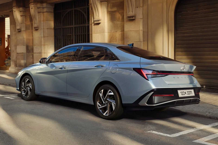Dự kiến, Hyundai Elantra 2024 sẽ chính thức ra mắt thị trường Hàn Quốc trong tháng 3 này. Trong khi đó, tại Việt Nam, mẫu xe này mới được nâng cấp toàn diện vào cuối năm ngoái với 4 phiên bản cùng giá bán dao động từ 599 - 799 triệu đồng.