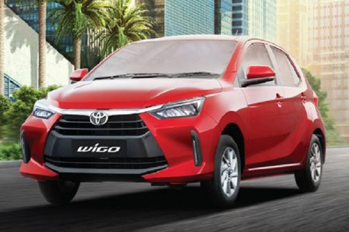Trước thềm ra mắt, chiếc hatchback hạng A này đã được hé lộ thông qua hình ảnh đính kèm trong thư mời tham dự sự kiện ra mắt của hãng với giới truyền thông. Theo đó, ra mắt tại Việt Nam, Toyota Wigo 2023 mới sẽ được phân phối theo hình thức nhập khẩu nguyên chiếc từ Indonesia với hai phiên bản là MT và D-CVT. 