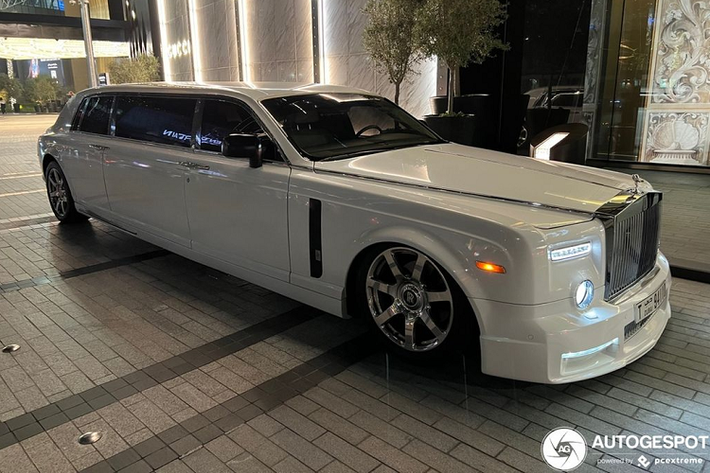 Theo đó, Rolls-Royce Phantom Mansory Conquistador siêu sang này sở hữu gói nâng cấp ngoại thất thân rộng của hãng độ danh tiếng đến từ Đức, dành cho dòng sedan siêu sang Phantom VII.