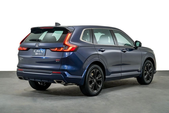 Theo đó, mọi phiên bản của xe đều được trang bị gói công nghệ an toàn chủ động Honda Sensing, bao gồm những tính năng như phanh giảm thiểu va chạm CMBS, hỗ trợ giữ làn đường LKAS, cảnh báo/kiểm soát khi xe lệch làn đường, hệ thống kiểm soát hành trình thích ứng ở dải tốc độ thấp, điều chỉnh đèn pha tự động và cảnh báo khi phương tiện phía trước khởi hành.