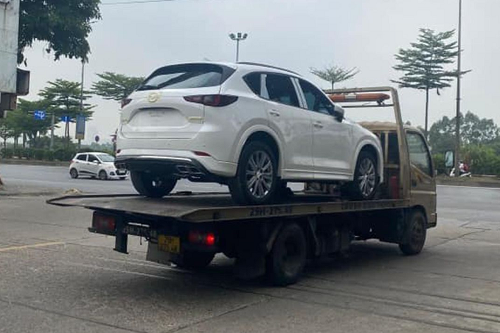 Trong khi đó, theo thông tin chúng tôi ghi nhận được từ một tư vấn bán hàng thì hiện đại lý chưa có thông tin chính thức về ngày ra mắt của Mazda CX-5 2023 tại Việt Nam. Tuy nhiên, người này cho hay khả năng cao Mazda CX-5 sẽ được giới thiệu vào đầu tháng 6/2023. Hiện thông tin này vẫn chưa được THACO Auto xác nhận.