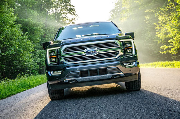 Theo báo cáo của Automotive News, bên cạnh bản cập nhật giữa vòng đời sắp tới cho Ford F-150 2024, nhà sản xuất Mỹ cũng đang phát triển thế hệ tiếp theo của mẫu bán tải này và dự kiến ra mắt vào năm 2026. Hiện vẫn chưa có nhiều thông tin liên quan đến mẫu xe hoàn toàn mới, nhưng mong rằng nó sẽ được điện khí hóa và thay đổi mạnh mẽ từ thiết kế.