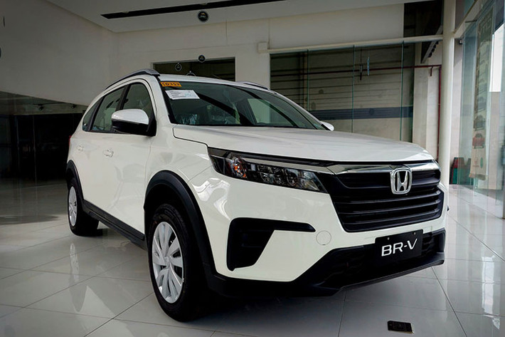 Ngay trong đầu tháng 4/2023 này, các đại lý bắt đầu ồ ạt nhận cọc mẫu xe MPV Honda BR-V 2023 mới. Tuy nhiên, giá xe vẫn chưa được tiết lộ.