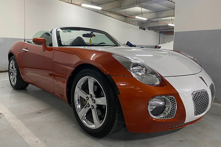 Hiện tại, giá xe Pontiac Solstice trong bài viết này được rao bán gần 1 tỷ đồng, số tiền đủ để khách hàng lựa chọn các mẫu xe như Mazda 6, Toyota Camry, Honda Accord... chạy cho lành, nhưng nếu dư dả tài chính, việc mua Pontiac Solstice sẽ mang đến cho bạn sự độc lạ, nhưng cũng đầy các nổi lo về phụ tùng, thợ sửa chữa.