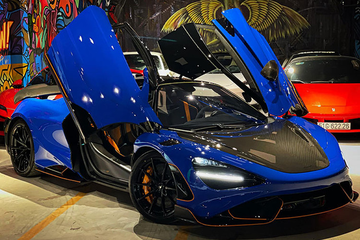Toàn bộ "nội công" của khối động cơ trên siêu xe McLaren 765LT sẽ được truyền qua hộp số ly hợp kép 7 tốc độgiúp siêu xe giới hạn chỉ mất thời gian 2,8 giây tăng tốc từ vị trí xuất phát lên 100 km/h, nhanh hơn 0,1 giây so với bản tiêu chuẩn nhưng chỉ đạt tốc độ tối đa 330 km/h, thấp hơn con số 341 km/h của McLaren 720S.