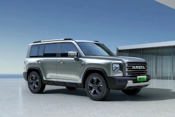 Nội thất xe được bố trí 5 chỗ ngồi. Về sức mạnh, chiếc Haval Xianglong tại Trung Quốc sẽ được trang bị hệ thống plug-in hybrid, trong đó động cơ 1.5T với tên mã GW4B15E có công suất cực đại 167 mã lực.