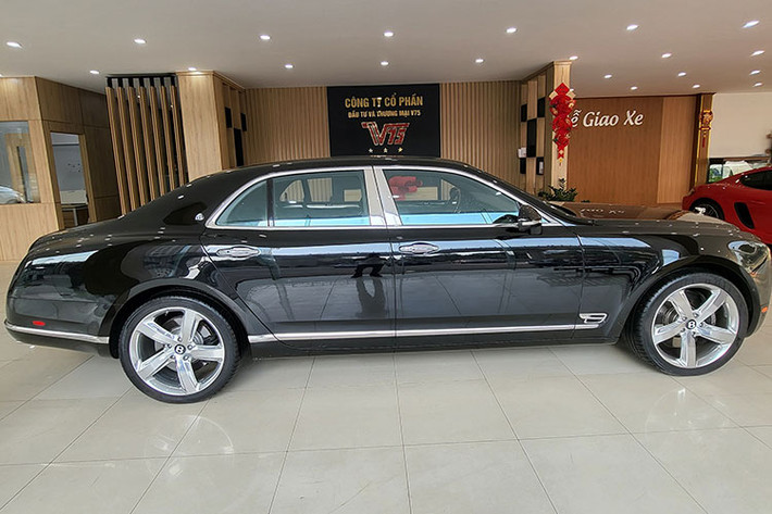 Còn hiện tại, các dòng xe Bentley Mulsanne đang được giao dịch trên 8 tỷ đến 12 tỷ đồng. Bentley Mulsanne là 1 trường hợp ngoại lệ về động cơ chỉ V8 nhưng dung tích lên đến 6,75 lít, chịu mức thuế cao nhất tại Việt Nam, các xe Bentley sau này sử dụng trái tim V8 chỉ có dung tích 4.0 lít, điều này đã khiến hãng đã khai tử luôn động cơ huyền thoại này khi tuyên bố không sản xuất Bentley Mulsanne.