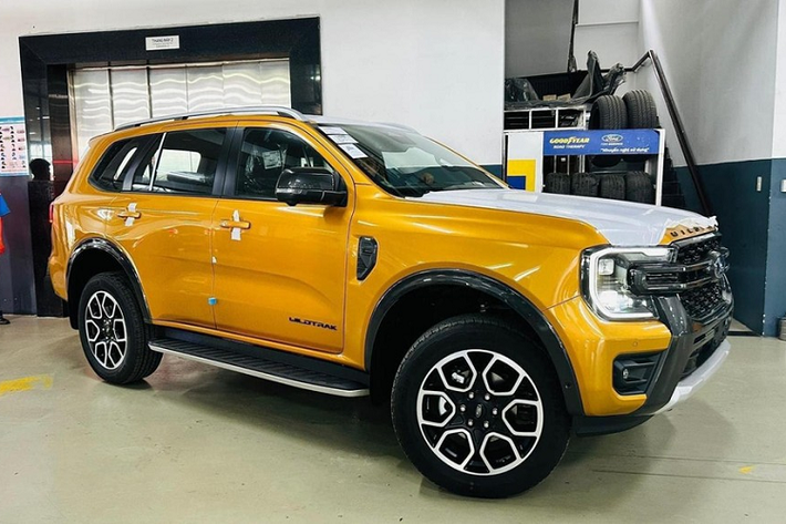 Ford đã chính thức công bố thông tin và hình ảnh của mẫu xe Everest Wildtrak mới tại Việt Nam, hiện mẫu SUV cỡ trung này đã được đưa về đại lý chính hãng. Việt Nam là thị trường thứ 3 trên thế giới đón nhận Ford Everest Wildtrak 2023 mới, sau New Zealand và Thái Lan. Đây đồng thời cũng là bản trang bị cao cấp nhất của dòng xe Ford Everest tại Việt Nam hiện nay.