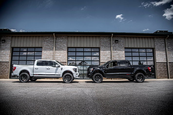 Giá xe Ford F-150 Carroll Shelby Centennial Edition từ 129.500 USD (3 tỷ đồng) đối với bản động cơ tiêu chuẩn 400 mã lực và 138.500 USD (3,254 tỷ đồng) thêm bộ siêu nạp tăng sức mạnh lên 800 mã lực.