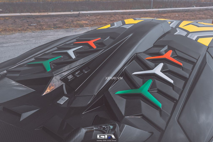 Chủ nhân không tiết lộ chi phí để nâng cấp chiếc Lamborghini Aventador độ Duke Dynamics duy nhất tại Việt Nam nhưng ở nước ngoài bộ bodykit này có giá khoảng 50.000 USD (~ 1,17 tỷ VNĐ), với tổng cộng 26 chi tiết độ.