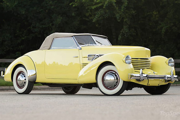 Cord 812 SC Sportsman 1937 là mẫu xe ở vị trí thứ 3. Đây không chỉ là một chiếc xe đẹp mà ở thời điểm ra mắt vào cuối những năm 1930 nó còn là mẫu xe thể thao đầy tốc độ.