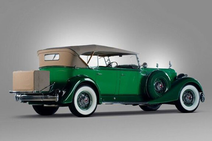 Packard Twelve 1934 từng được ví như là một biểu tượng của sự xa hoa, nó khiến ai chiêm ngưỡng cũng phải trầm trồ thán phục vào thời điểm đó, thậm chí đến cả ngày nay.