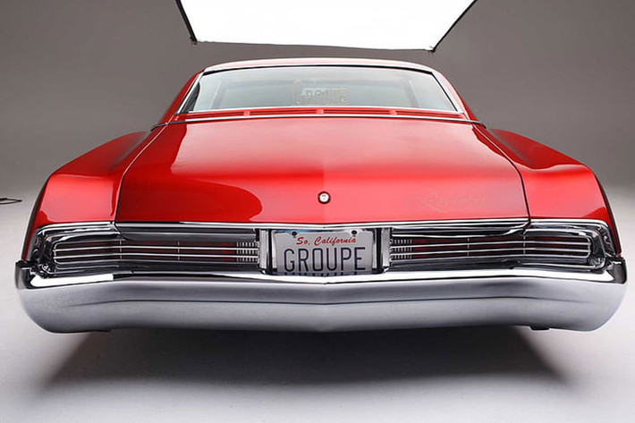 Trên chiếc Buick Riviera 1967, những đường nét trông hiện đại tạo nên một chiếc xe đẹp theo mãi theo thời gian. Tất cả kết hợp lại đã giúp chiếc xe được bình chọn là chiếc ôtô Mỹ đẹp từng sản xuất.