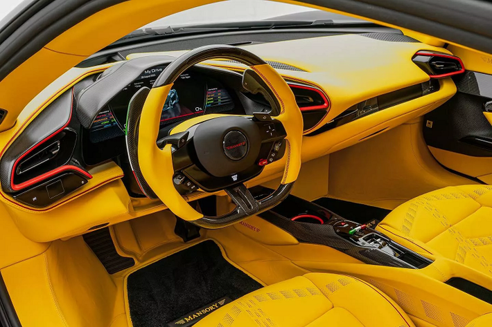 Theo tiêu chuẩn, động cơ V6 tăng áp kép dung tích 3.0 lít kết hợp động cơ điện kép của Ferrari tạo ra công suất 819 mã lực.