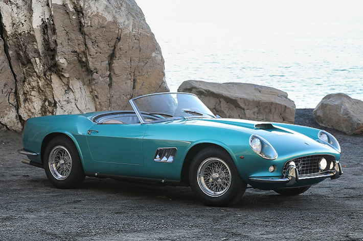 Mới đây, một chiếc Ferrari 250 GT SWB California Spider hàng hiếm được sản xuất năm 1962 đã được bán tại Gooding & Company trong lễ kỷ niệm tuần lễ xe hơi Amelia Island Concours của Florida với giá khổng lồ 18.040.000 USD (khoảng hơn 427 tỷ đồng.