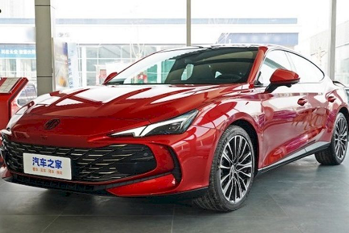 Ngay sau khi SAIC Motor Việt Nam công bố trở thành nhà phân phối độc quyền thương hiệu MG, một số đại lý đã hé lộ thông tin dòng xe MG7 hoàn toàn mới sẽ ra mắt thị trường trong nước vào quý IV năm nay. Nguồn tin này cho biết thêm, xe có mức giá dự kiến chỉ từ 750 triệu đồng.
