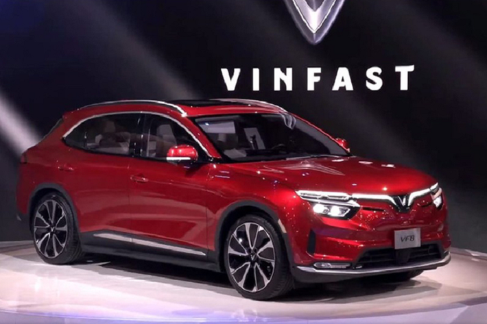 Trong khi đó, giá niêm yết của VinFast VF8 là 1,129 tỷ đồng ở bản Eco và 1,309 tỷ đồng ở bản Plus nếu không bao gồm pin. Giá kèm pin của xe là 1,459 tỷ đồng với bản Eco và 1,639 tỷ đồng với bản Plus. Giá bán này đã gồm gói trang bị hỗ trợ người lái ADAS và Smart Service trị giá 132 triệu đồng.