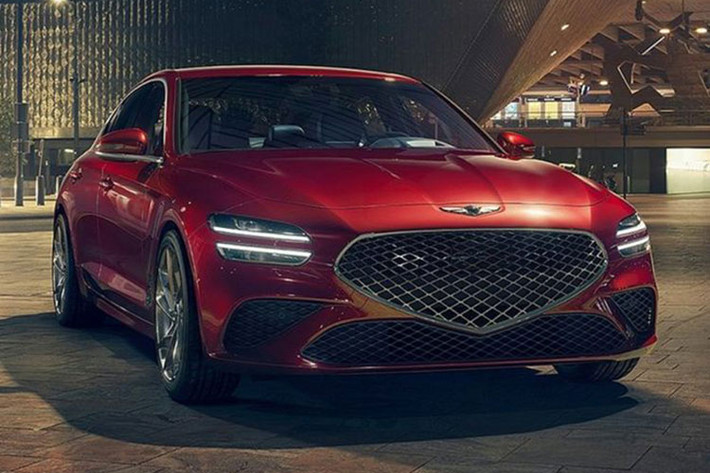 Tại thị trường Hàn Quốc, giá xe Genesis G70 2023 hiện có mức dao động từ 43,15 - 48,05 triệu Won (tương đương 764 - 851 triệu đồng). Mẫu xe này là đối thủ của BMW 3-Series và Mercedes-Benz C-Class.
