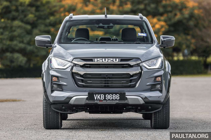 Đặc biệt, đối thủ cạnh tranh Toyota đã thông báo sẽ bắt đầu sản xuất một chiếc Hilux chạy hoàn toàn bằng điện dựa trên Hilux Revo BEV concept, đây chắc hẳn là lý do khiến Isuzu muốn đẩy nhanh hơn nữa việc sản xuất xe bán tải chạy điện Isuzu D-Max.