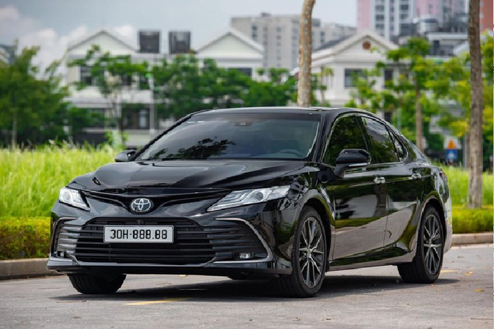 Có thể thấy biển số "ngũ quý", đặc biệt là con số 8 được nhiều dân chơi săn đón. Ngoài mang nhiều ý nghĩa tốt đẹp về mặt phong thuỷ, việc sở hữu một biển "ngũ quý" còn giúp nâng tầm cũng như khẳng định vị thế của chủ xe. Những biển số "ngũ quý" sau khi xuất hiện thường giúp chủ nhân phát tài vì được chào giá rất cao, gấp 1,5 đến 3 lần giá trị của xe.