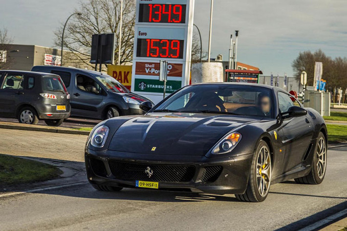 Tại Việt Nam, có ít nhất 2 chiếc Ferrari 599 GTB Fiorano hiện vẫn đang lăn bánh, trong đó 1 chiếc mang màu sơn đỏ Rosso Corsa từng được phục chế sau tai nạn vào năm 2011.