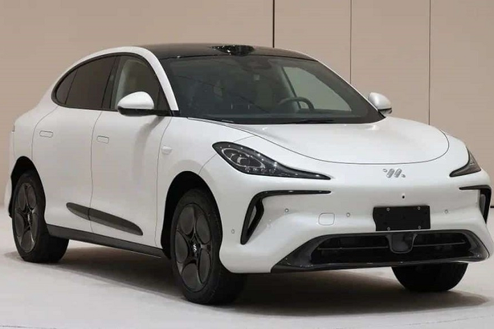 IM Motors, 1 thương hiệu con của liên doanh SAIC - Zhangjiang Hi-Tech - Alibaba, mới đây đã lộ diện sắp cho ra mắt thị trường Trung Quốc 1 chiếc SUV coupe thuần điện mang tên gọi IM LS6 2024 mới, đây là sản phẩm hoàn toàn mới của IM Motors và hứa hẹn sẽ mang đến sự lựa chọn thú vị trong phân khúc xe này.