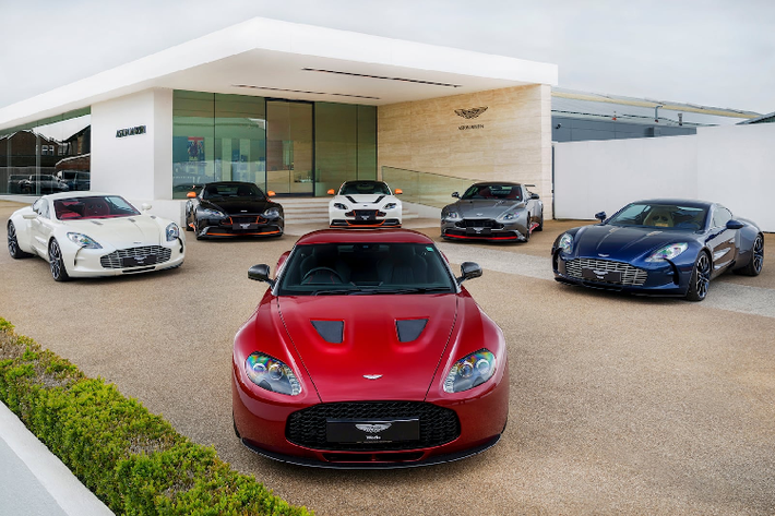 Hãng siêu xe Aston Martin đang tổ chức một chương trình bán xe vô cùng đặc biệt, khi tập hợp được những chiếc xe thuộc các phiên bản giới hạn hiếm có và độc đáo lại ở cùng một chỗ, nhằm dễ dàng phục vụ khách hàng thượng lưu. Bộ sưu tập này hiện đang được trưng bày tại Aston Martin Works, từng là "ngôi nhà" của hãng xe thể thao quý tộc này trước khi chuyển đến Gaydon vào năm 2007.