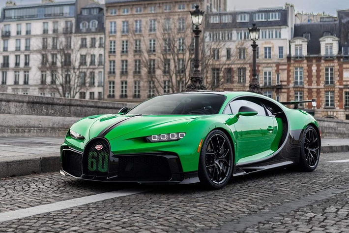 Sau 3 năm kể từ ngày ra mắt, những chiếc siêu xe Bugatti Chiron Pur Sport đã được giao đến khách hàng và đến nay chiếc Chiron Pur Sport cuối cùng mang số hiệu 60 cũng đã có chủ. Tên gọi của chiếc xe này là "Soixante" trong tiếng Pháp có nghĩa là "60" nhằm gợi nhớ thứ tự của chiếc siêu xe này.