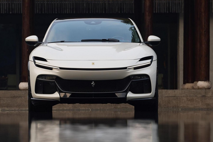 Chiếc SUV đầu tiên của hãng xe Ý, Ferrari Purosangue 2023 mới đang có 1 chuyến hành trình vòng quanh thế giới, trong đó, khu vực châu Á cũng đã đón nhận mẫu xe này với điểm dừng chân ở Thái Lan, hay Trung Quốc.