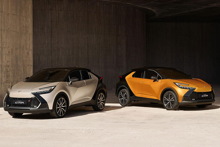 Toyota đã chính thức trình làng thế hệ mới của dòng SUV C-HR. Đây chính là phiên bản thương mại của mẫu xe concept có tên Prologue đã ra mắt vào hồi tháng 12/2022. So với bản concept, thiết kế của Toyota C-HR 2024 mới đã được lược bỏ đi một số chi tiết rườm rà, nhưng vẫn giữ lại được toàn bộ các đường nét mang phong cách cá tính và thể thao.