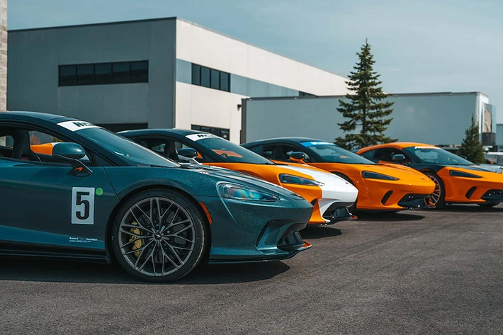Màu sơn Triple Crown của McLaren GT đã được đội đua Arrow McLaren công bố tại sự kiện trước thềm Grand Prix vào tuần trước. Các màu sơn đại diện cho chiếc F1 GTR từ giải đua 24 Hours of Le Mans năm 1995. Chiếc MP4/2 từ chiến thắng tại Monaco Grand Prix năm 1984 của Alain Prost.