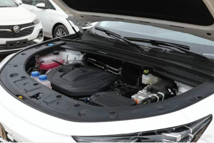 Mẫu xe SUV Changan UNI-K iDD của Trung Quốc là một phiên bản PHEV của chiếc xe chạy bằng xăng UNI-K, xe được ra mắt và bán ra thị trường với 4 phiên bản. Giá xe Changan UNI-K iDD 2023 từ 187.900 nhân dân tệ đến 215.900 nhân dân tệ, tương đương 644 triệu đến 745 triệu đồng.