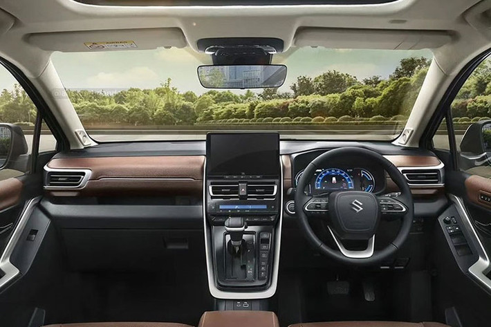 Hiện hình ảnh nội thất của Suzuki Invicto chưa được công bố. Tuy nhiên, sẽ không ngạc nhiên nếu mẫu MPV này dùng chung thiết kế và trang bị nội thất với Toyota Innova Hycross 2023. Theo tin đồn, Suzuki Invicto tại thị trường Ấn Độ sẽ chỉ có 1 phiên bản là Alpha Plus. Phiên bản này được phát triển dựa trên Toyota Innova Hycross bản ZX (O) cao cấp nhất.