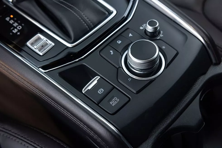 Tuy nhiên, động cơ trên CX-5 tại Việt Nam hiện vẫn là loại hút khí tự nhiên đã dùng qua nhiều đời, trong khi CX-5 bán tại các nước trong khu vực đã dùng loại động cơ Turbo 2.5 mạnh 228 mã lực, 420 Nm từ năm 2019. Chính vì vậy nhiều người dùng kỳ vọng Mazda CX-5 2023 sẽ có thêm phiên bản dùng động cơ Turbo.