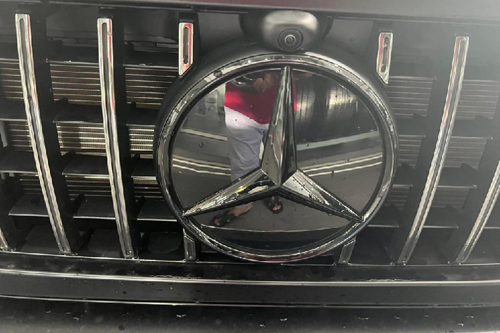Nội công này được truyền tới cả 4 bánh thông qua hộp số tự động AMG Speedshift Plus 9 cấp, nhờ đó, dòng xe được mệnh danh là "ông vua địa hình" có thể tăng tốc từ vị trí xuất phát lên 100 km/h chỉ trong thời gian 4,5 giây, tốc độ tối đa của xe đạt được là 220 km/h.