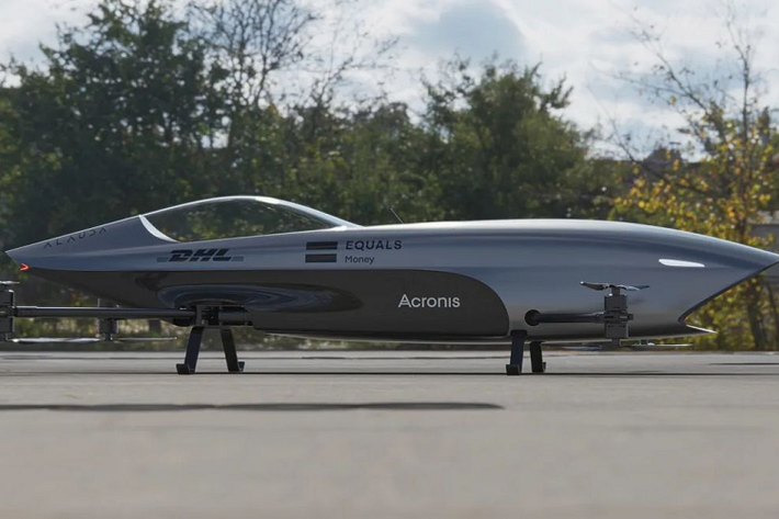 Đặc biệt, Airspeeder Mk3 chạy điện còn được tích hợp hệ thống phòng ngừa va chạm hoạt động bằng cảm biến LiDar và sóng radar, tạo ra một "trường lực ảo" xung quanh nó để đảm bảo khả năng đua sát nhau nhưng an toàn.