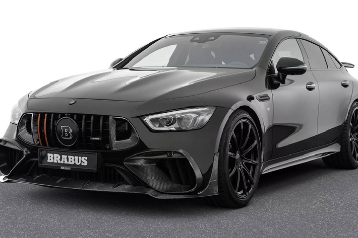 Khi Mercedes-AMG GT63 S E Performance được giới thiệu vào năm 2021, đó là mẫu xe mạnh nhất trong dòng AMG hiệu năng cao, sở hữu động cơ hybrid V8 4.0 lít có công suất 830 mã lực. Dựa trên nền tảng đó, hãng độ Brabus thực hiện hàng loạt thay đổi để xe, biến nó thành chiếc Brabus 930 siêu mạnh mẽ hơn.