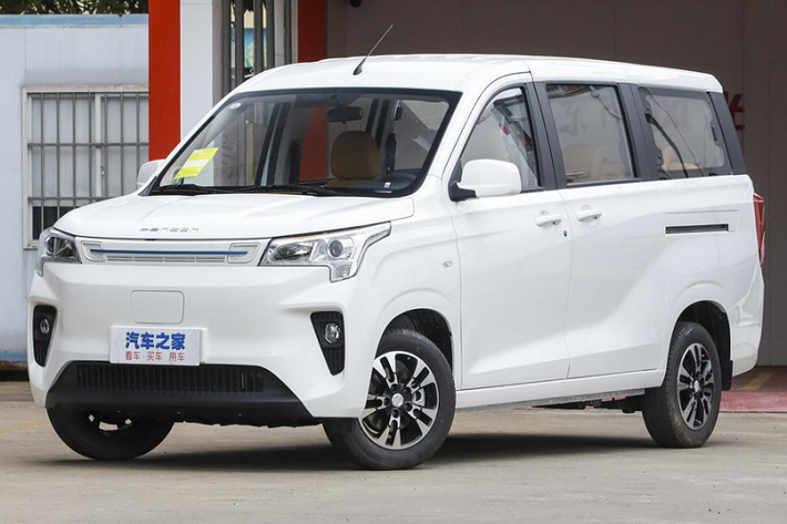 Tại thị trường Trung Quốc, có rất nhiều mẫu xe MPV giá rẻ được bày bán, 1 trong số đó là Dongfeng Fengguang E380 2023 mới, chiếc xe MPV có giá rẻ hơn nhiều so với các đối thủ cùng phân khúc đang bán tại Việt Nam.