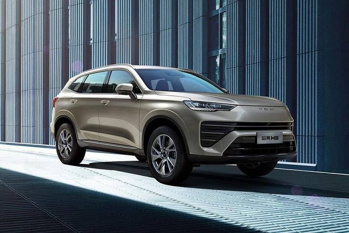 Theo kế hoạch, vào tháng 8 năm nay, thương hiệu Haval thuộc hãng ôtô Trung Quốc Great Wall Motor (GWM) sẽ chính thức ra mắt Việt Nam với dàn sản phẩm toàn xe SUV. Mẫu xe đầu tiên mà Haval sẽ bán ở Việt Nam là SUV cỡ C có tên H6. Trong khi Haval H6 2024 mới còn chưa bán ở Việt Nam thì tại thị trường nội địa Trung Quốc, mẫu xe này chuẩn bị được bổ sung thế hệ mới.